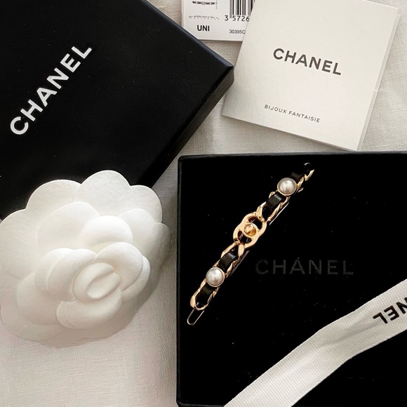 [BNIB] CHANEL - 20A CC Turnlock Chain Hair Clip Barrette - Picture 2 of 7